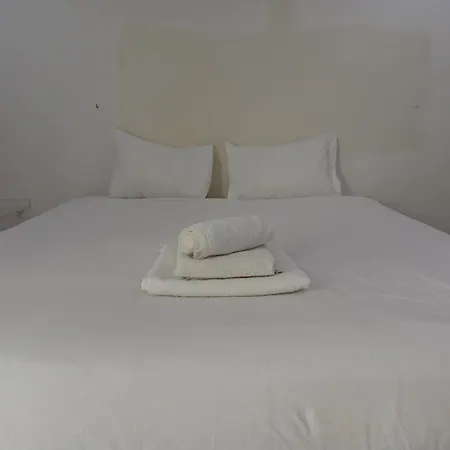 Tram 28 Starting Location - 15 Apartamento *